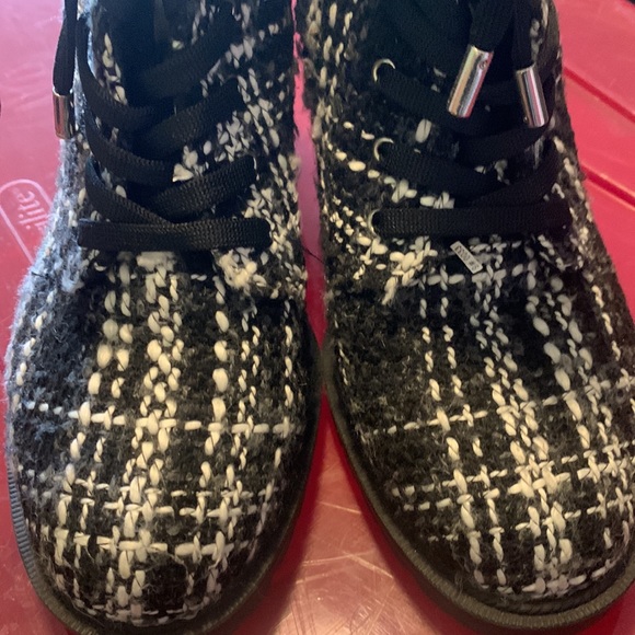 J-Lo Georgia Tweed Side Zip Bootie size 9 - Picture 3 of 5